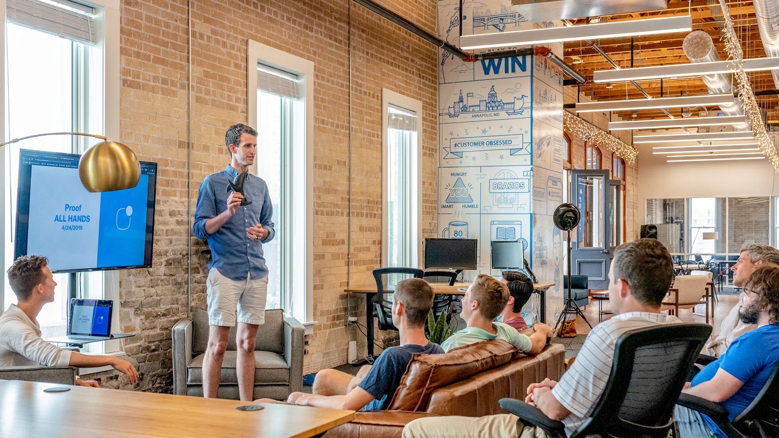 A strategy conversation around a meeting table